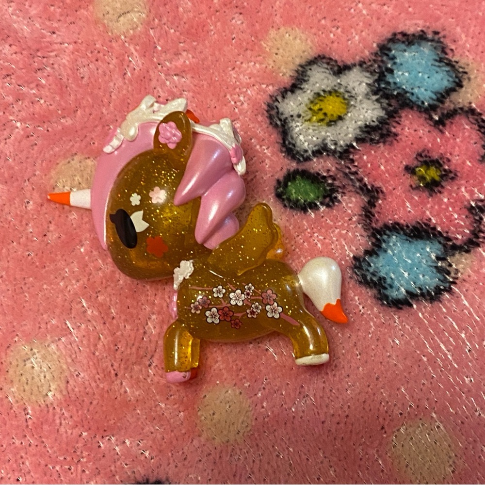 Unicorno Gold Glitter Sakura Vinyl Figure Toy
